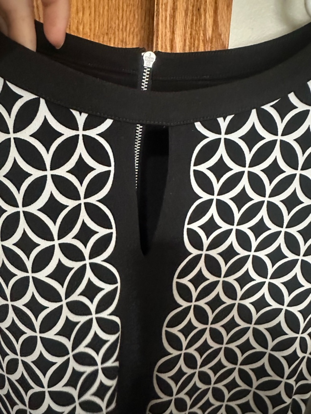 White House Black Market Black White Geometric Sheath Dress 3/4 Sleeve Stretch - Picture 4 of 5